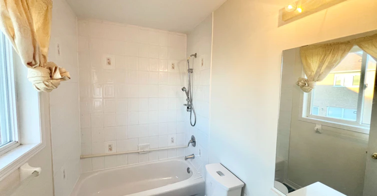 19 Fairlawn Avenue, Markham, ON, L6C 2E7 - 19