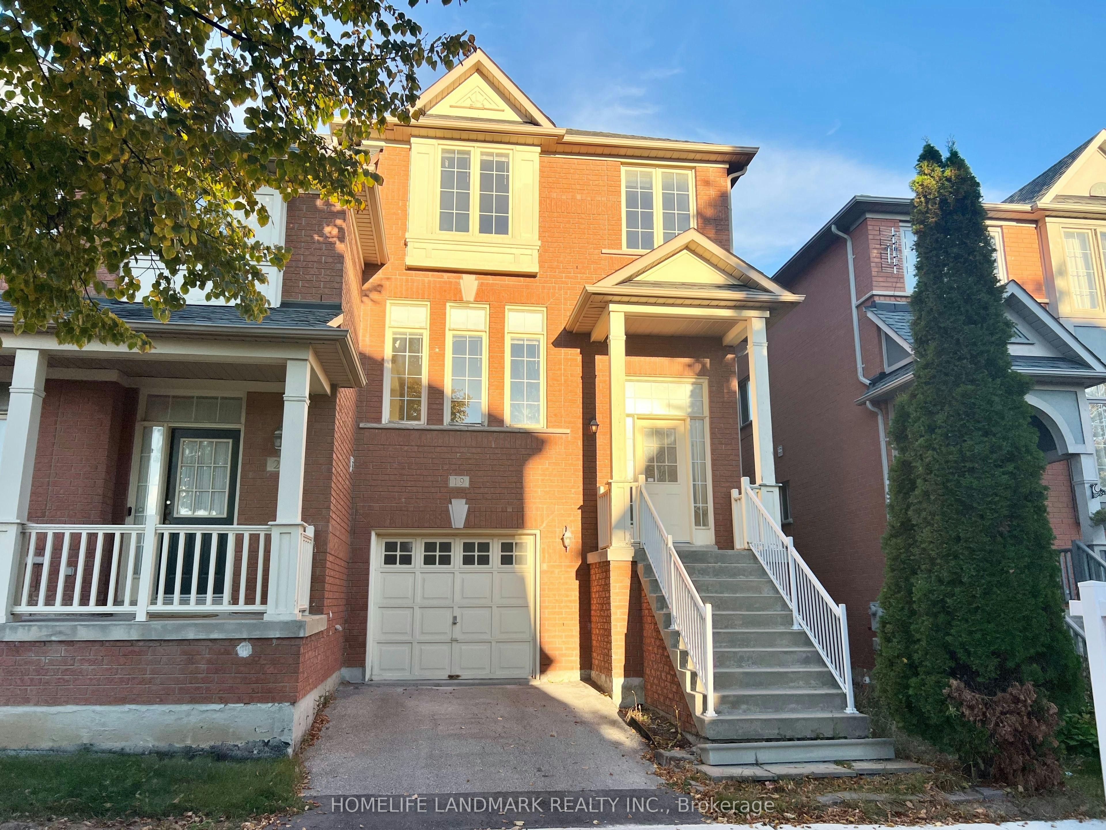 19 Fairlawn Avenue, Markham, ON, L6C 2E7 - 2