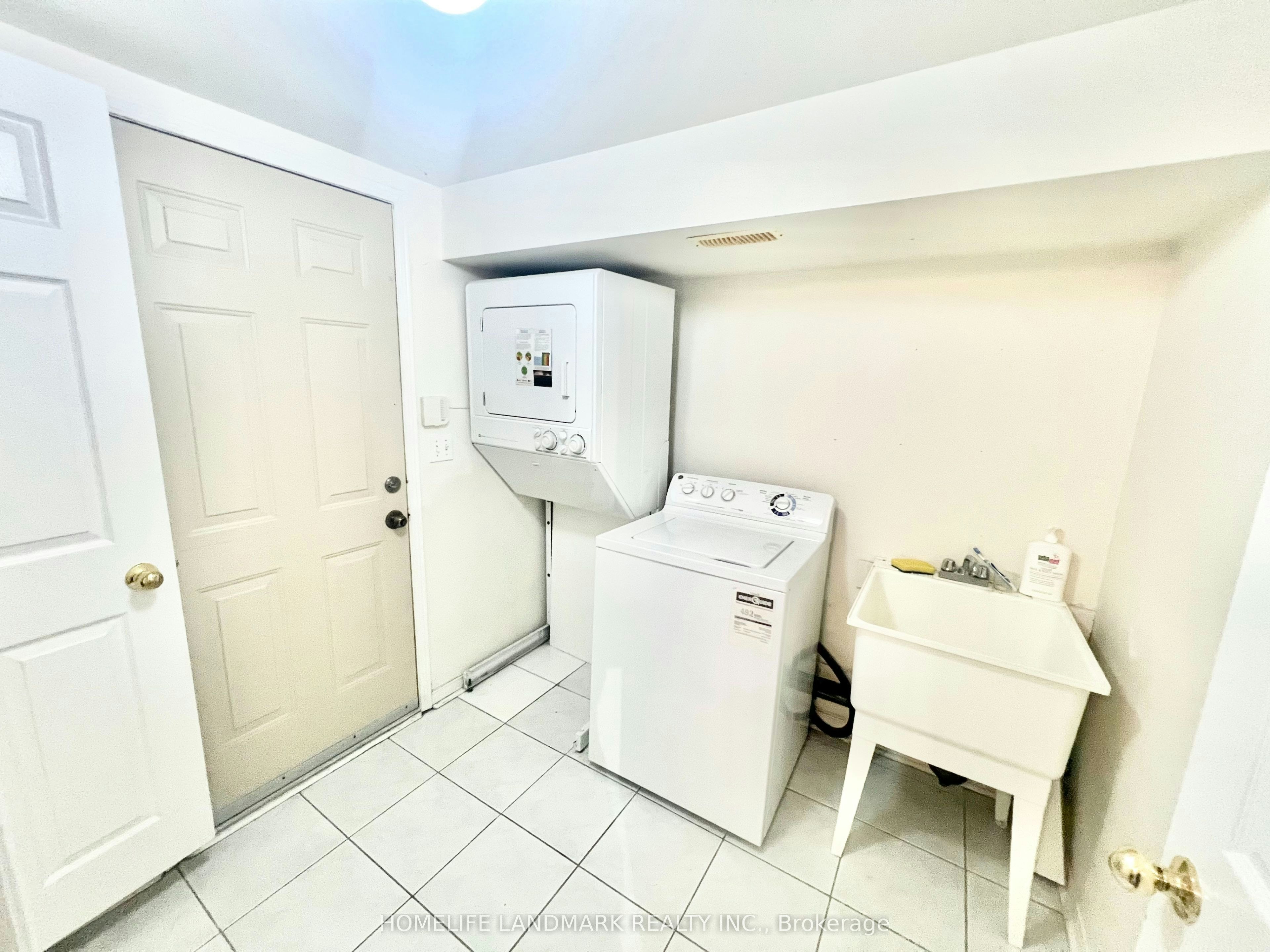 19 Fairlawn Avenue, Markham, ON, L6C 2E7 - 34