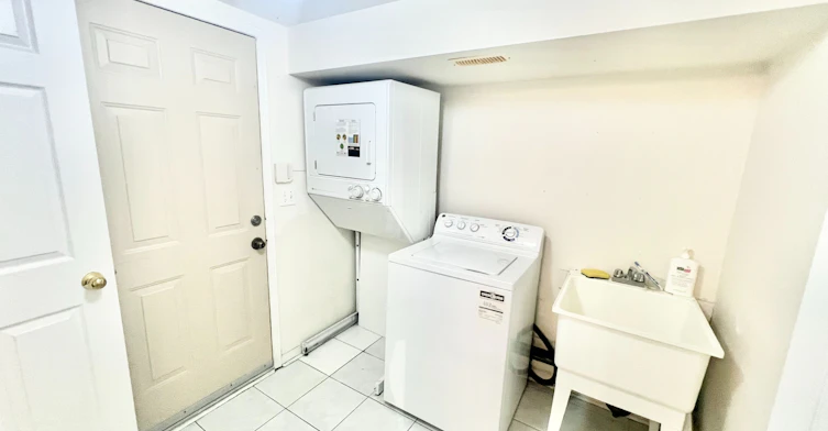19 Fairlawn Avenue, Markham, ON, L6C 2E7 - 34