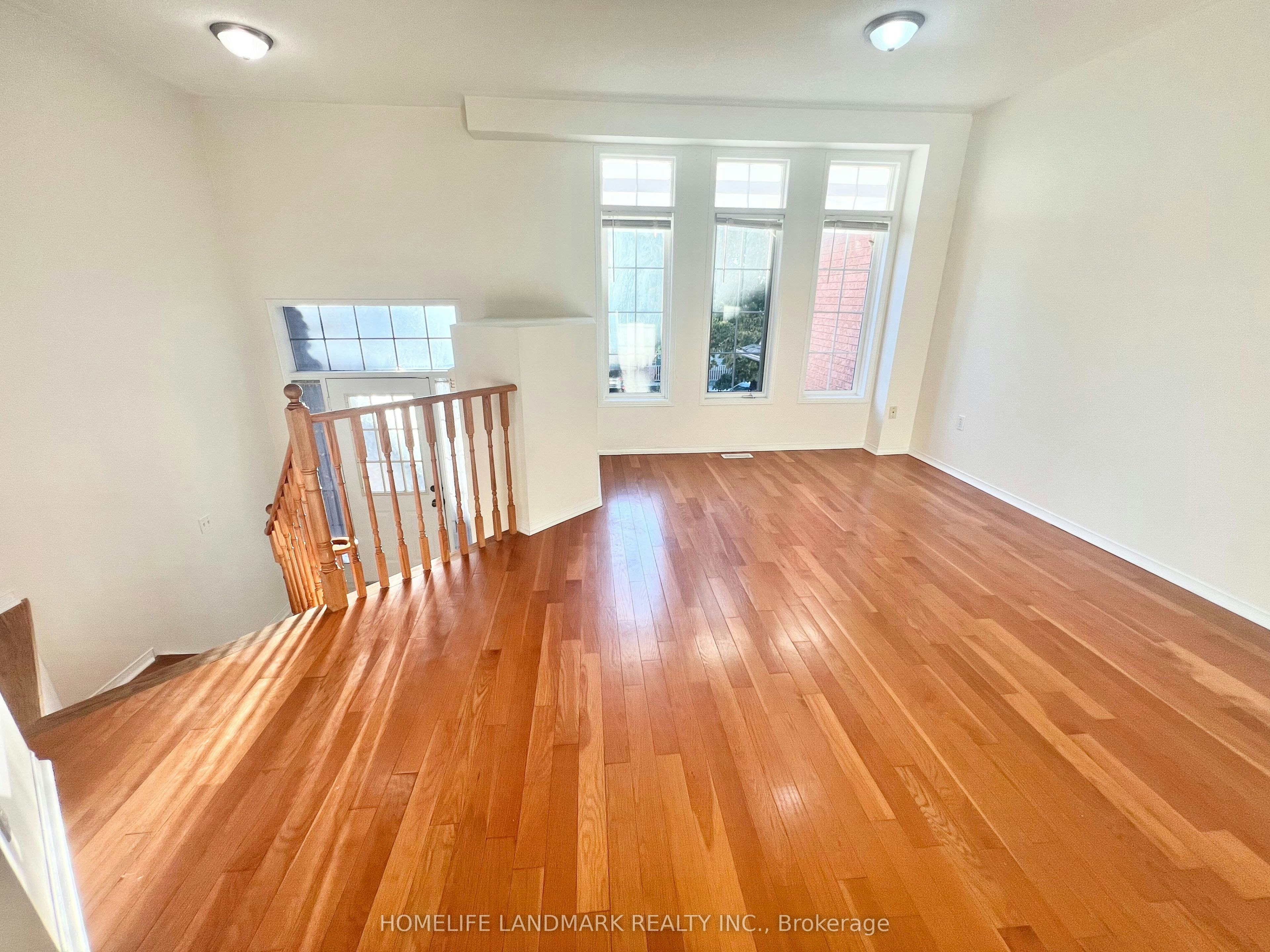 19 Fairlawn Avenue, Markham, ON, L6C 2E7 - 3