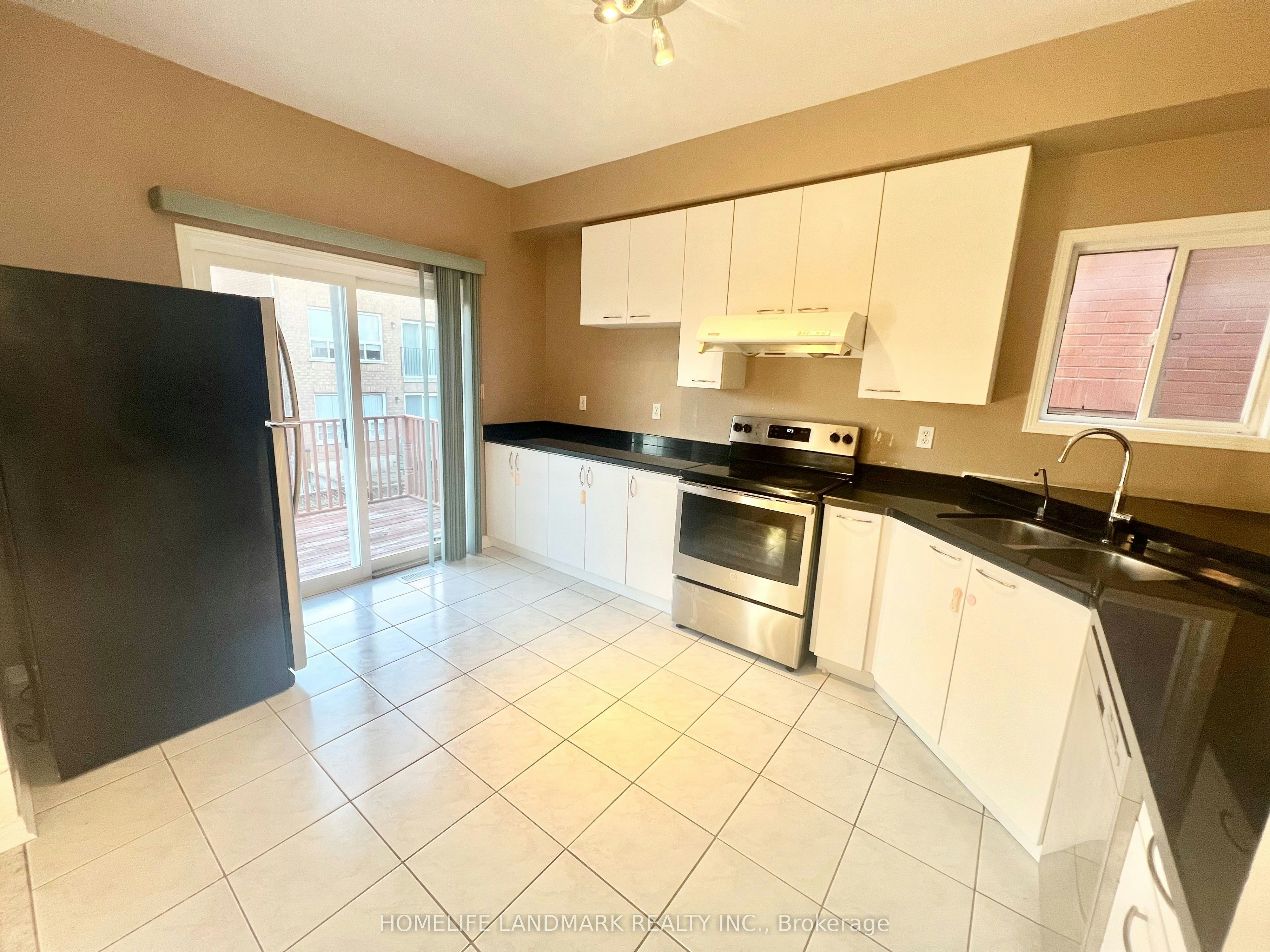 19 Fairlawn Avenue, Markham, ON, L6C 2E7 - 11