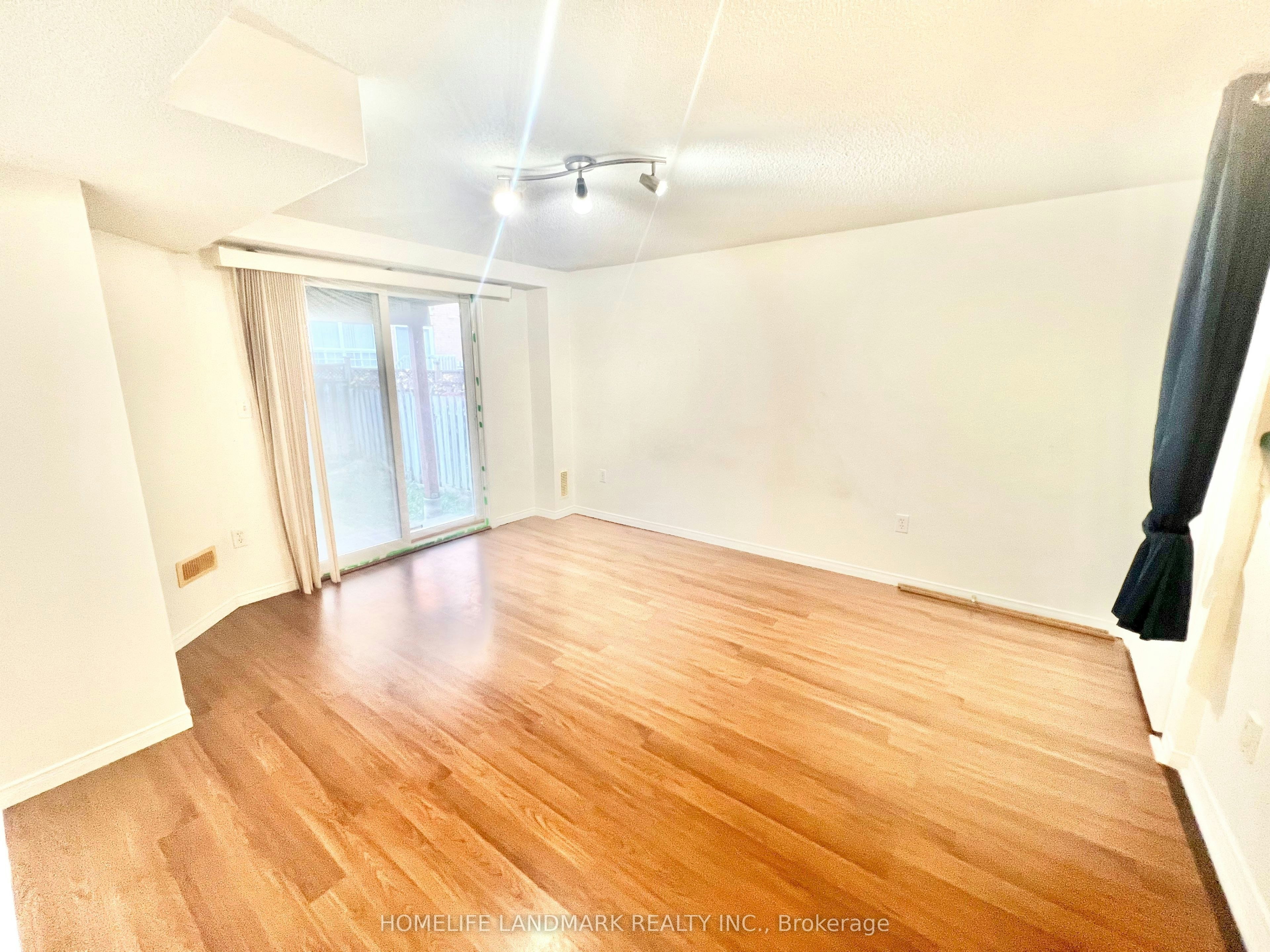 19 Fairlawn Avenue, Markham, ON, L6C 2E7 - 31