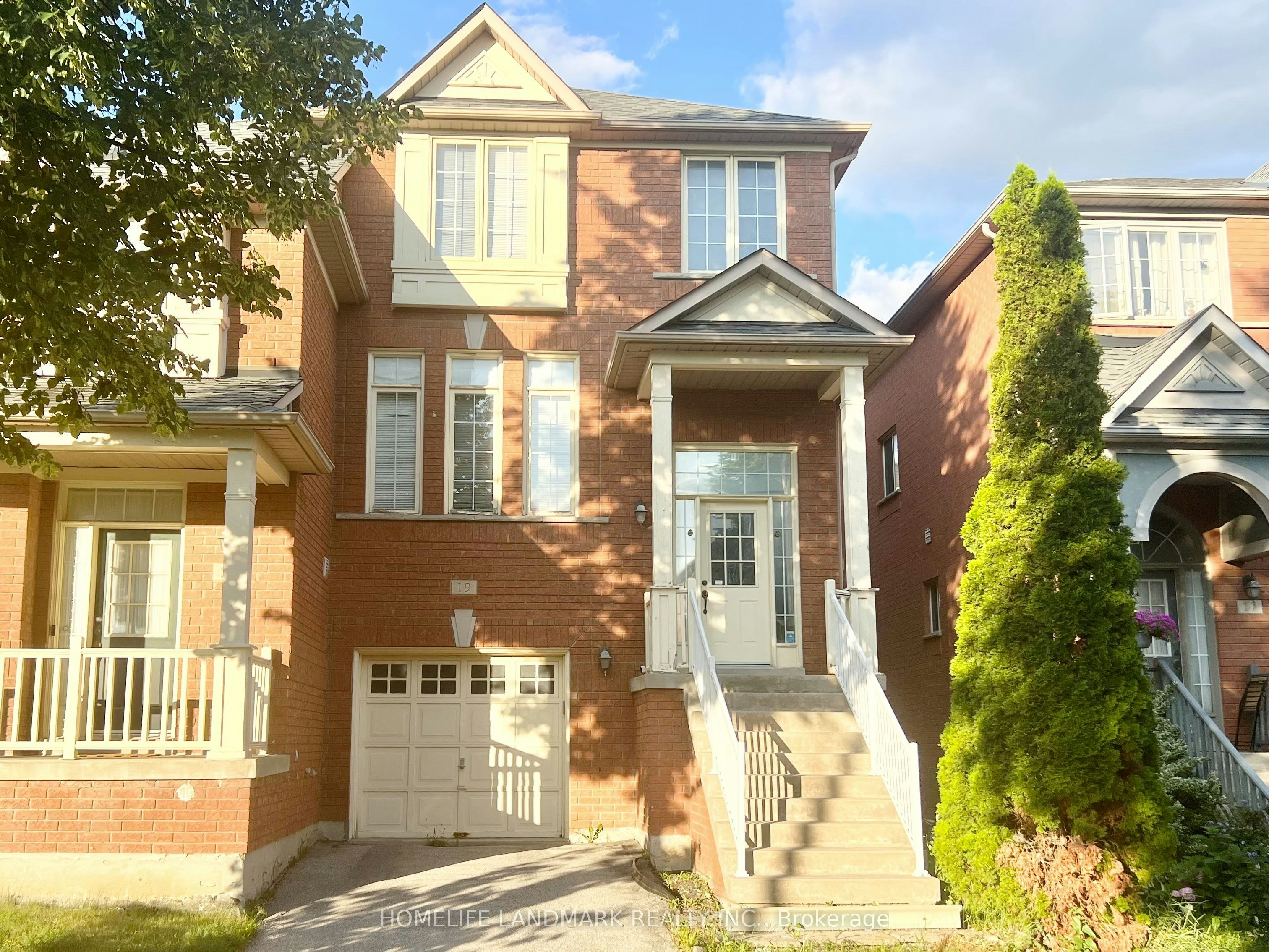 19 Fairlawn Avenue, Markham, ON, L6C 2E7