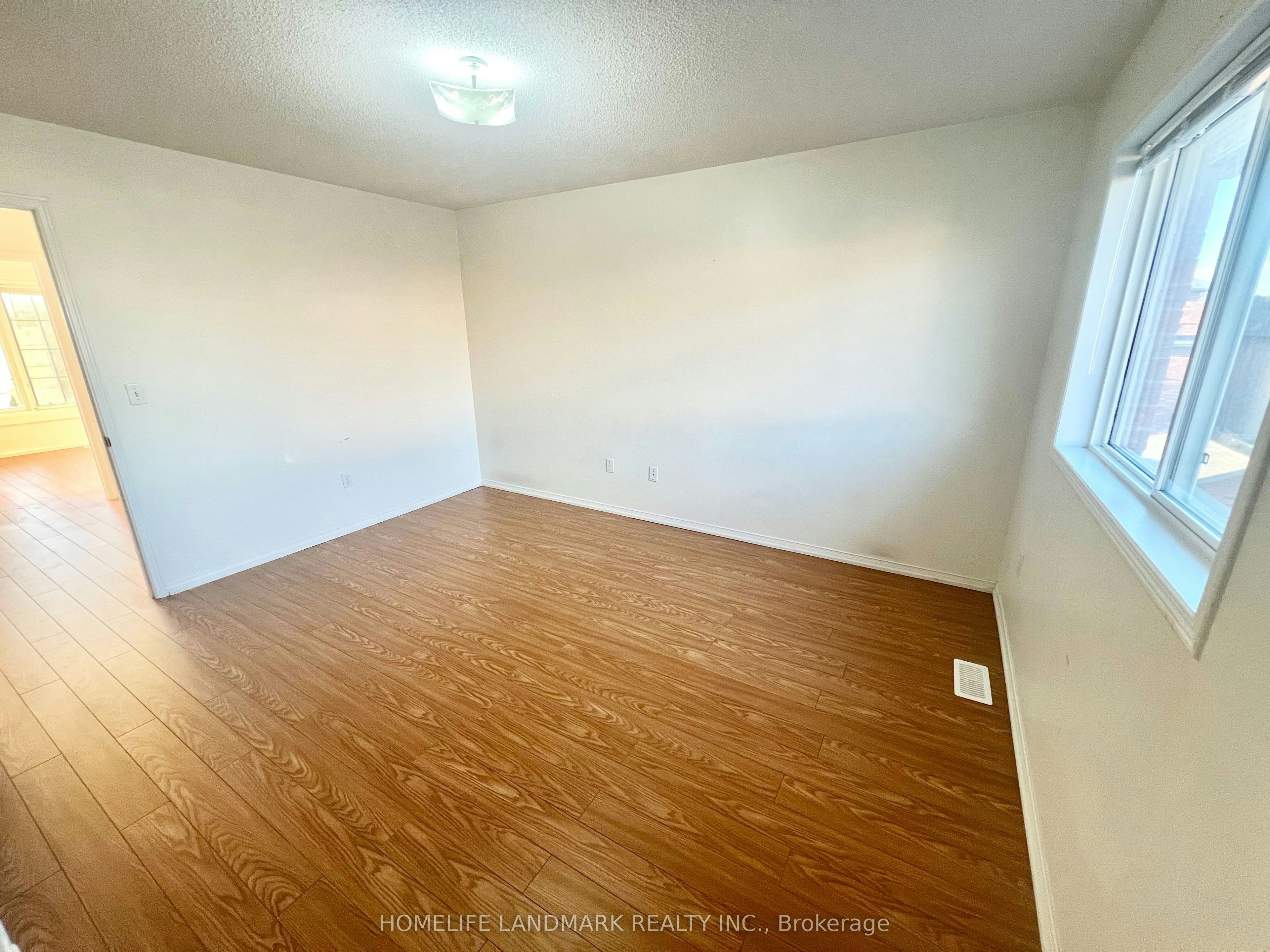 19 Fairlawn Avenue, Markham, ON, L6C 2E7 - 18