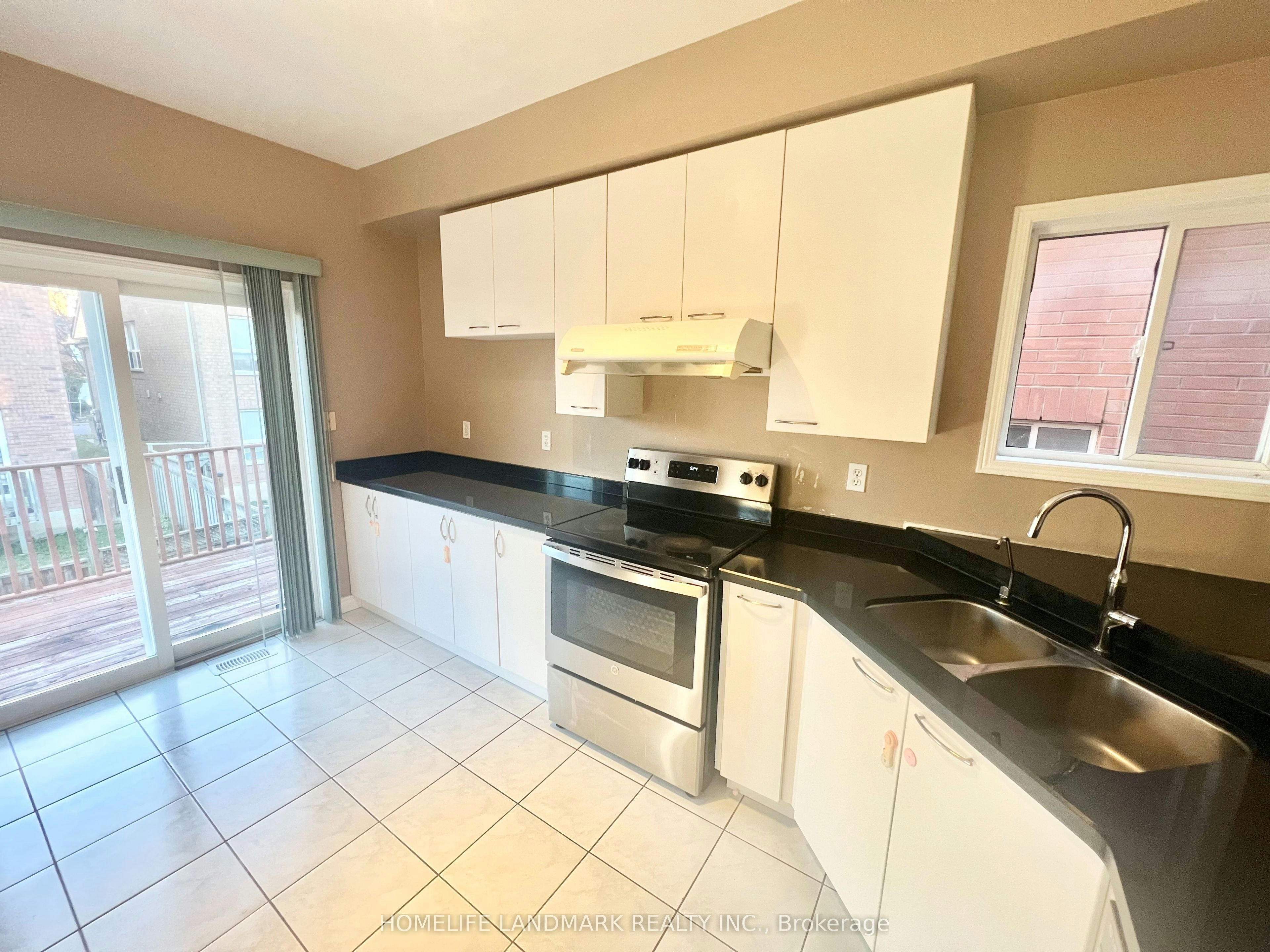 19 Fairlawn Avenue, Markham, ON, L6C 2E7 - 12