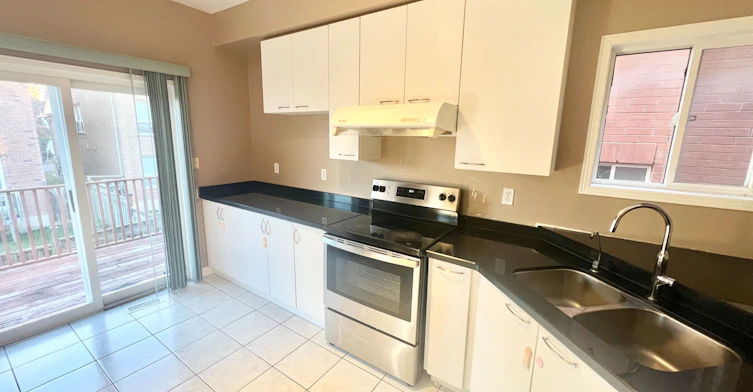 19 Fairlawn Avenue, Markham, ON, L6C 2E7 - 12