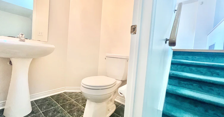 19 Fairlawn Avenue, Markham, ON, L6C 2E7 - 30