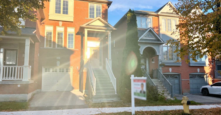 19 Fairlawn Avenue, Markham, ON, L6C 2E7