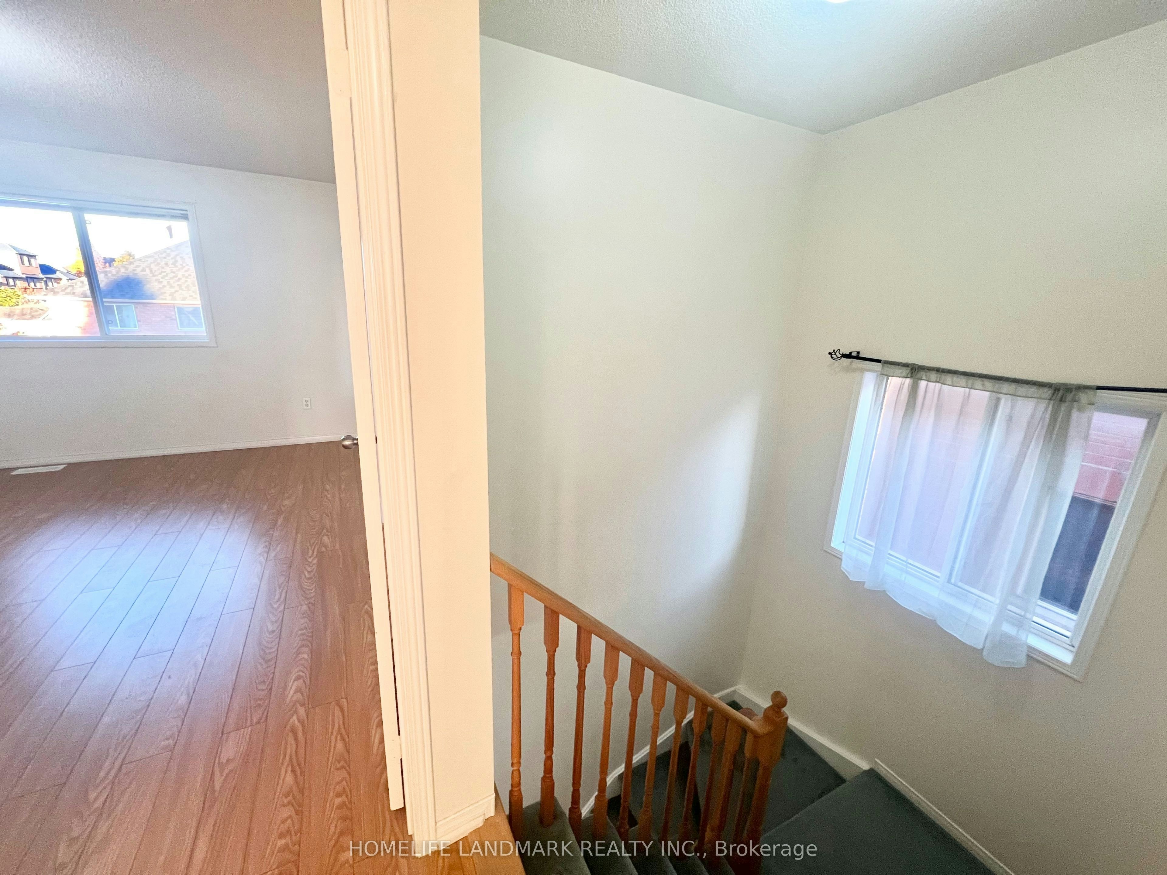 19 Fairlawn Avenue, Markham, ON, L6C 2E7 - 16