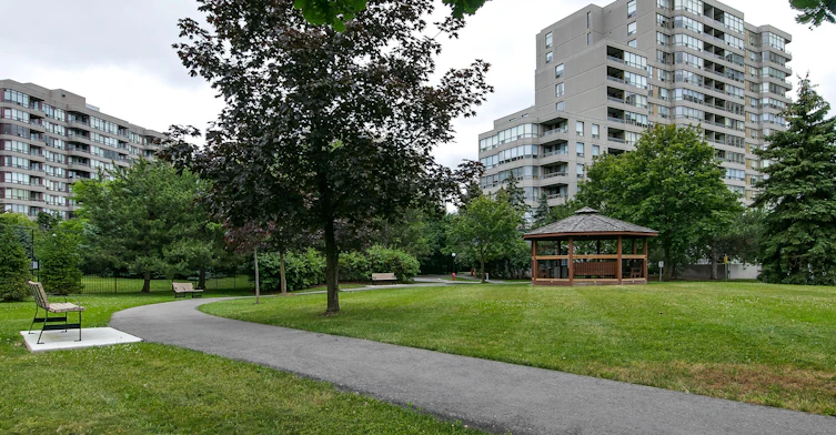 814-11 Townsgate Drive, Vaughan, ON, L4J 8G4 - 39