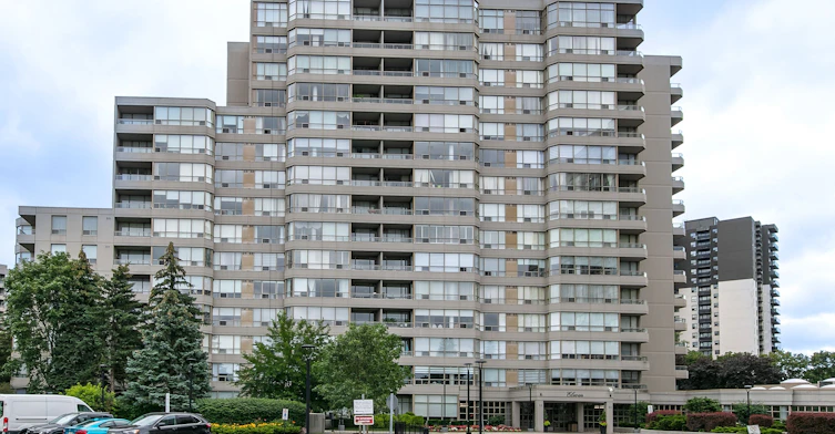 814-11 Townsgate Drive, Vaughan, ON, L4J 8G4