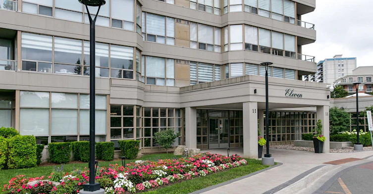 814-11 Townsgate Drive, Vaughan, ON, L4J 8G4 - 2