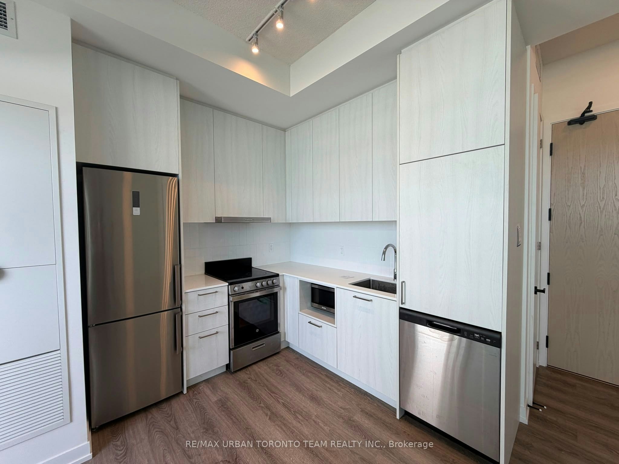 812-195 Commerce Street, Vaughan, ON, L4K 5Z7 - 4