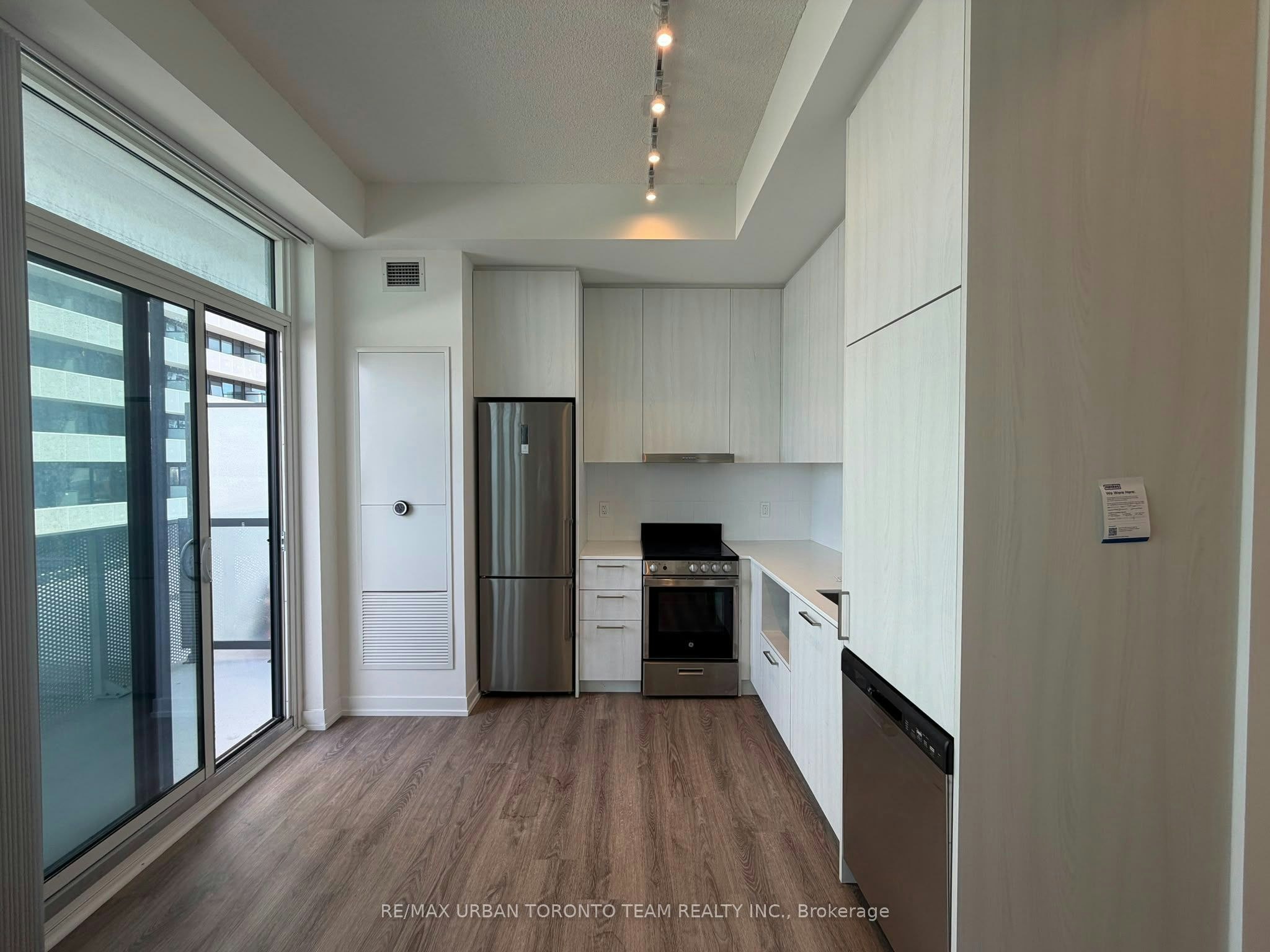 812-195 Commerce Street, Vaughan, ON, L4K 5Z7 - 2