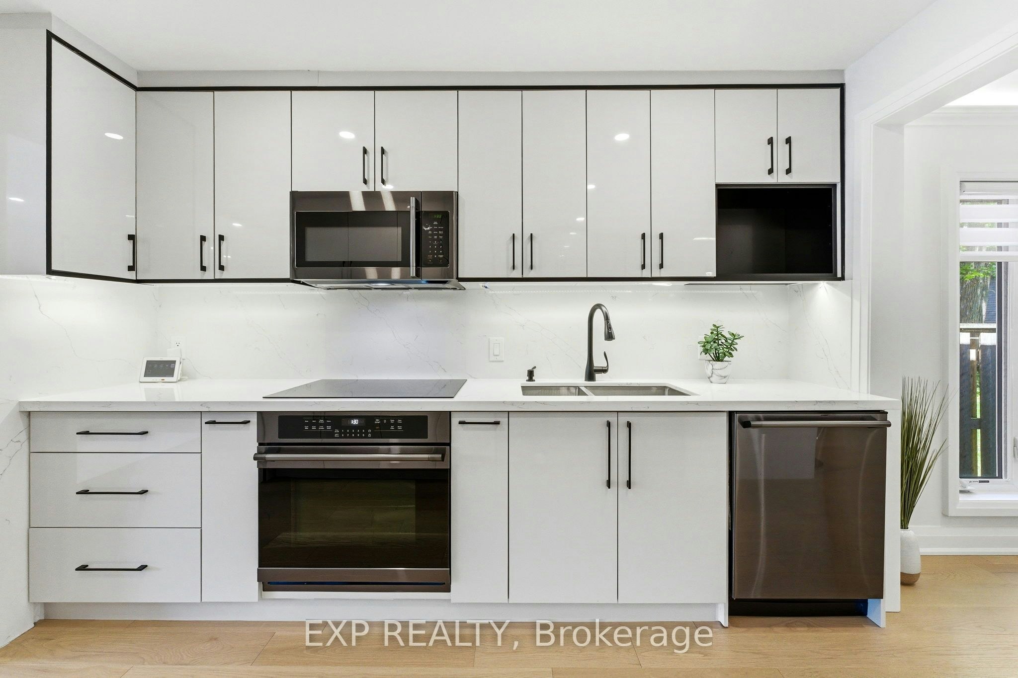 32 Farley Circle, Georgina, ON, L0E 1S0 - 11