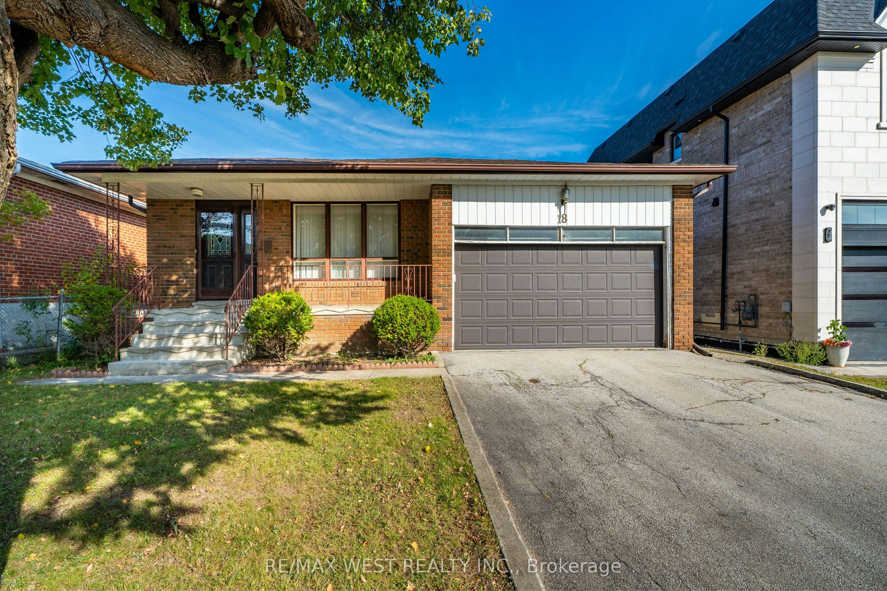 18 Pheasant Valley Court, Markham, ON, L3T 2H1
