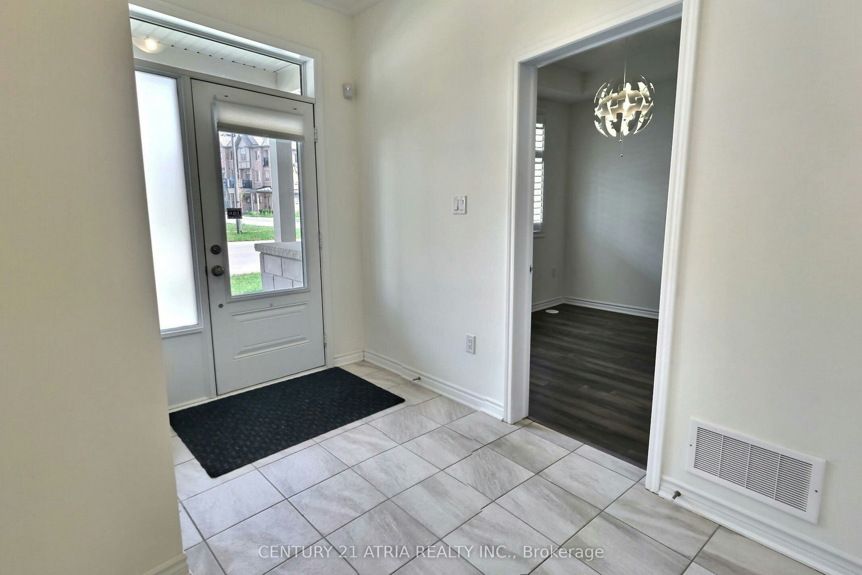 66 Cornell Centre Boulevard, Markham, ON, L6B 1M9 - 4