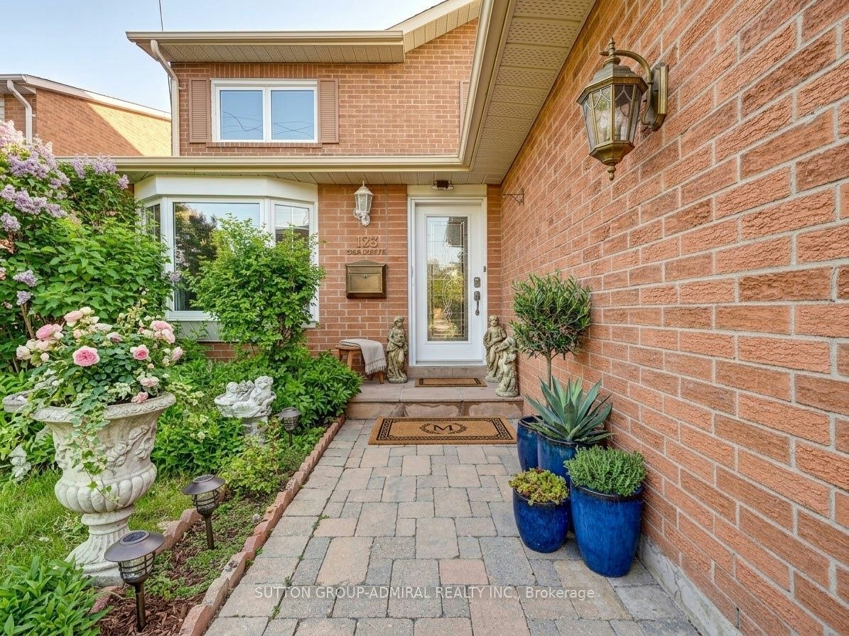 Main& 2-205 London Road, Newmarket, ON, L3Y 6H8 - 2