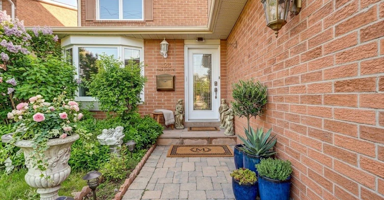 Main& 2-205 London Road, Newmarket, ON, L3Y 6H8 - 2