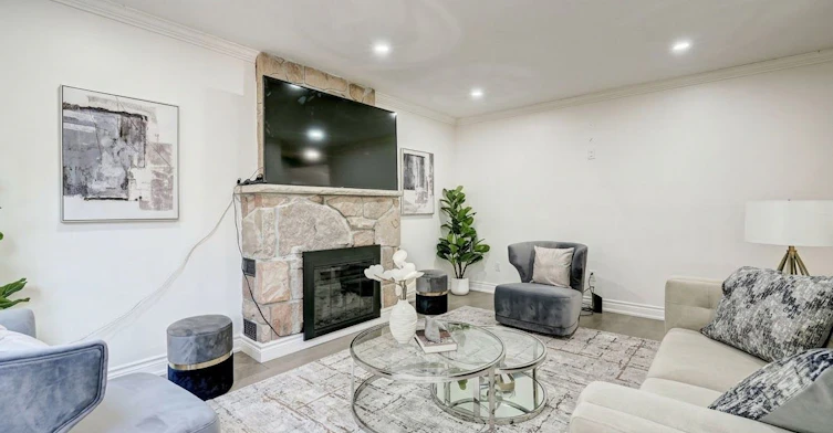 Main& 2-205 London Road, Newmarket, ON, L3Y 6H8 - 9