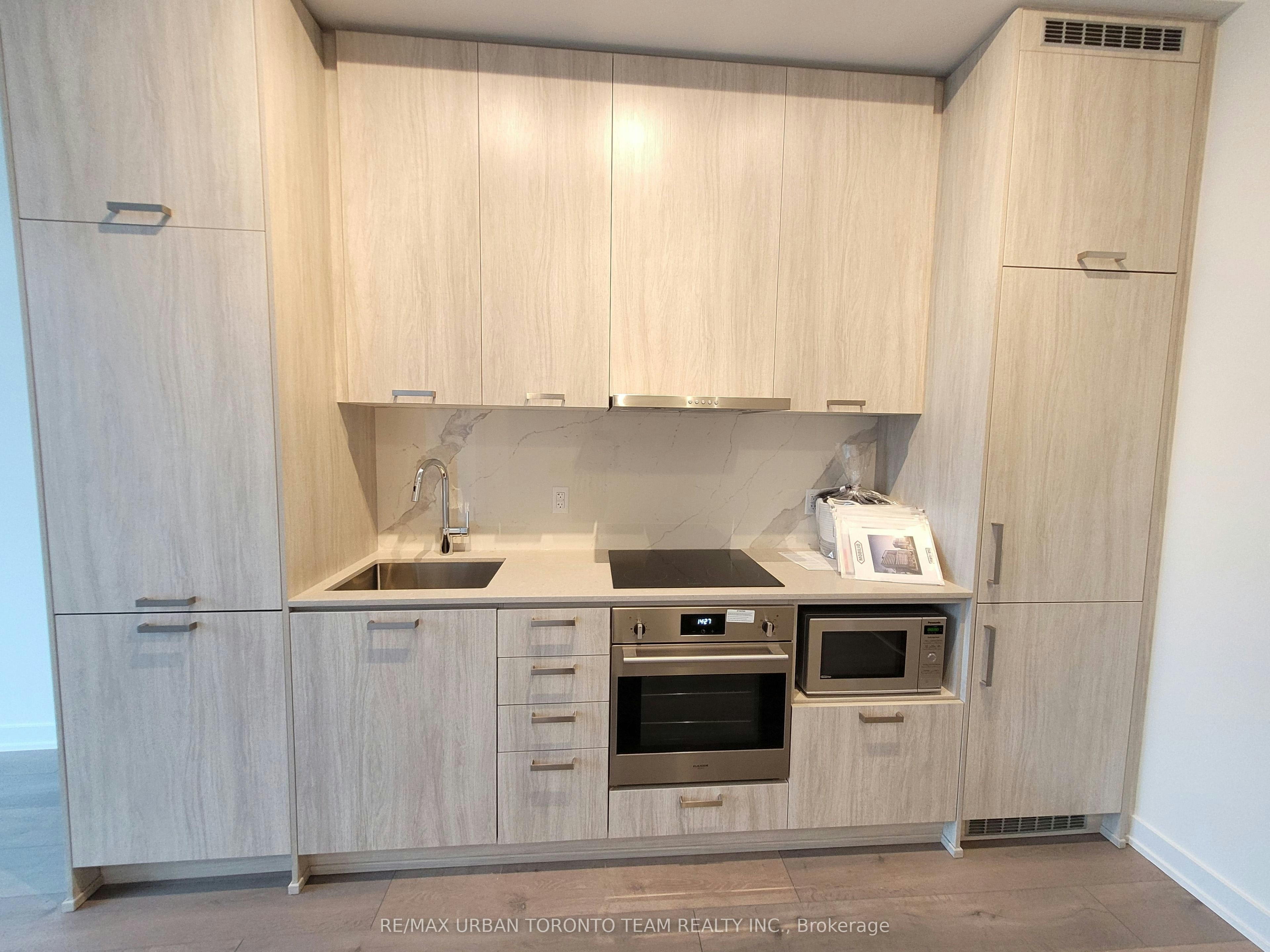 306-10 Honeycrisp Crescent, Vaughan, ON, L4K 0M7 - 4