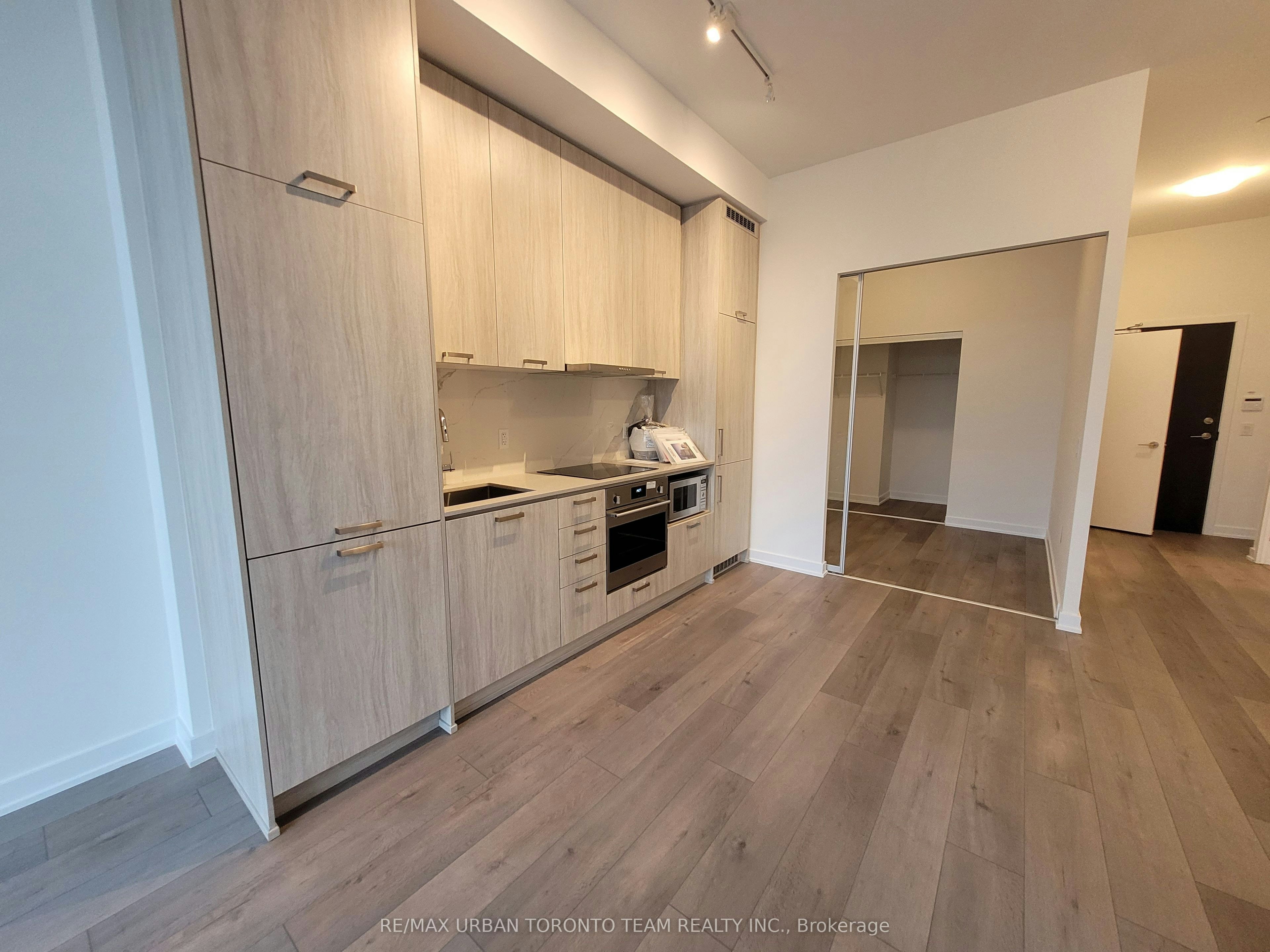 306-10 Honeycrisp Crescent, Vaughan, ON, L4K 0M7 - 6