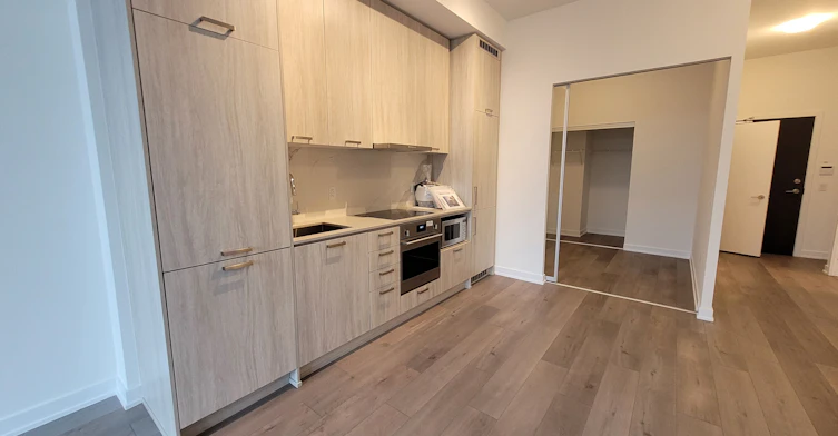 306-10 Honeycrisp Crescent, Vaughan, ON, L4K 0M7 - 6