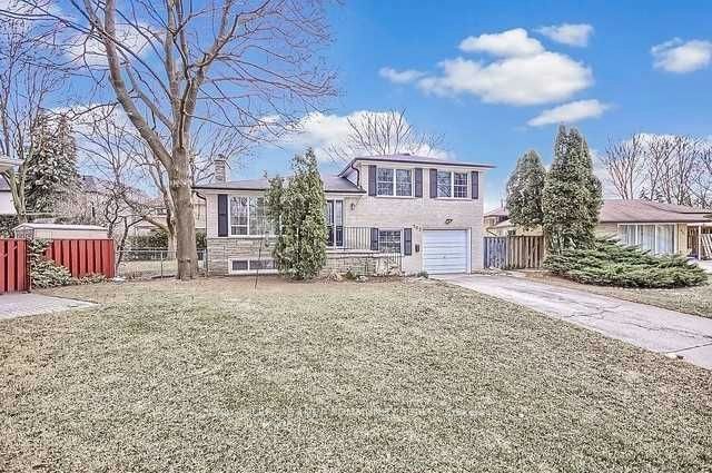 162 Kenvale Court, Richmond Hill, ON, L4C 4S9