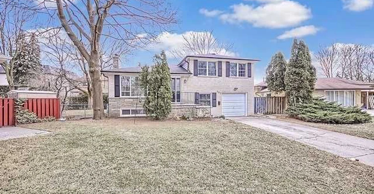 162 Kenvale Court, Richmond Hill, ON, L4C 4S9
