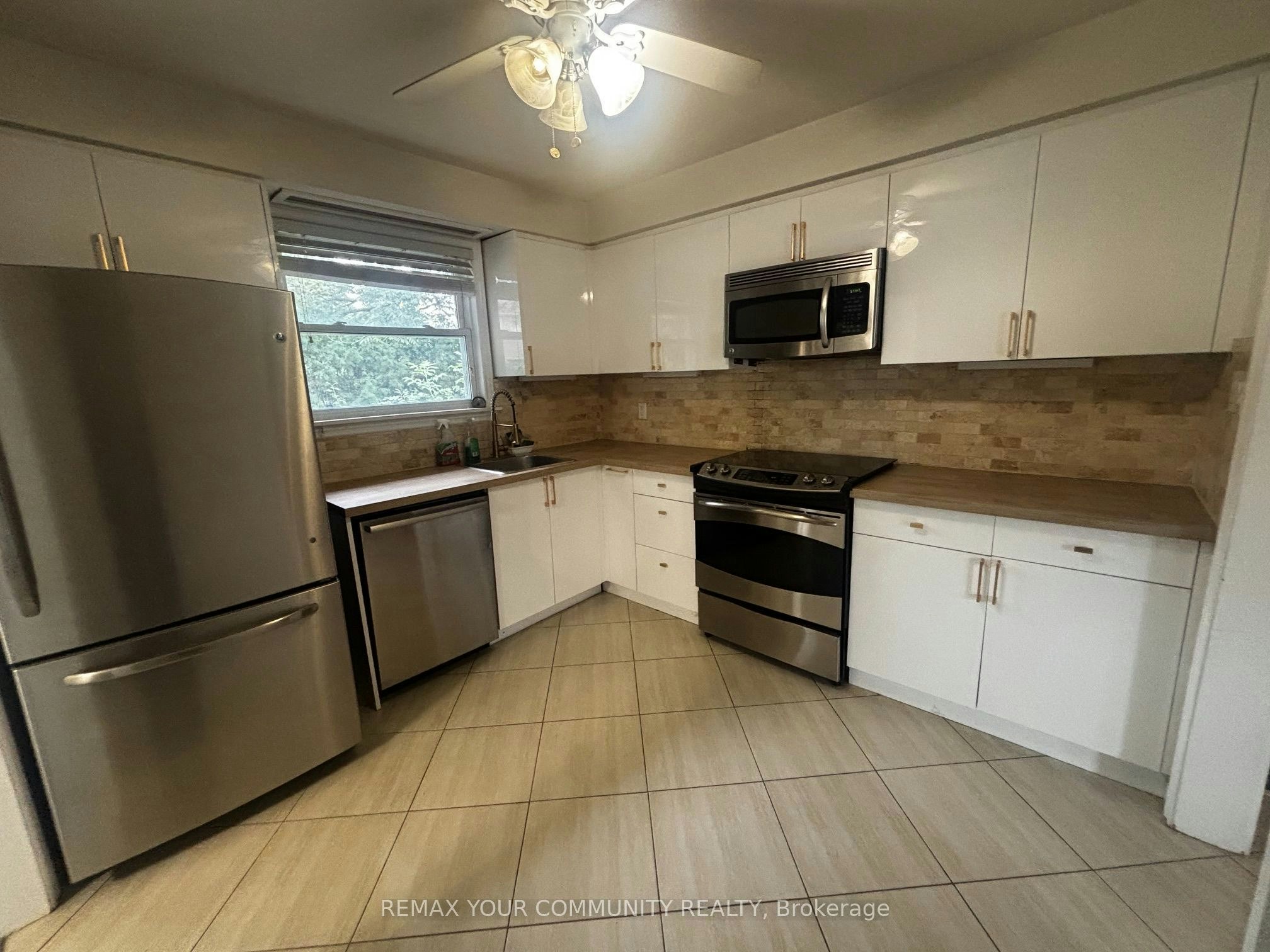 162 Kenvale Court, Richmond Hill, ON, L4C 4S9 - 7