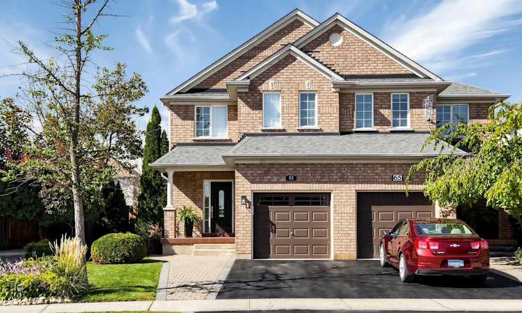 63 Echo Ridge Crescent