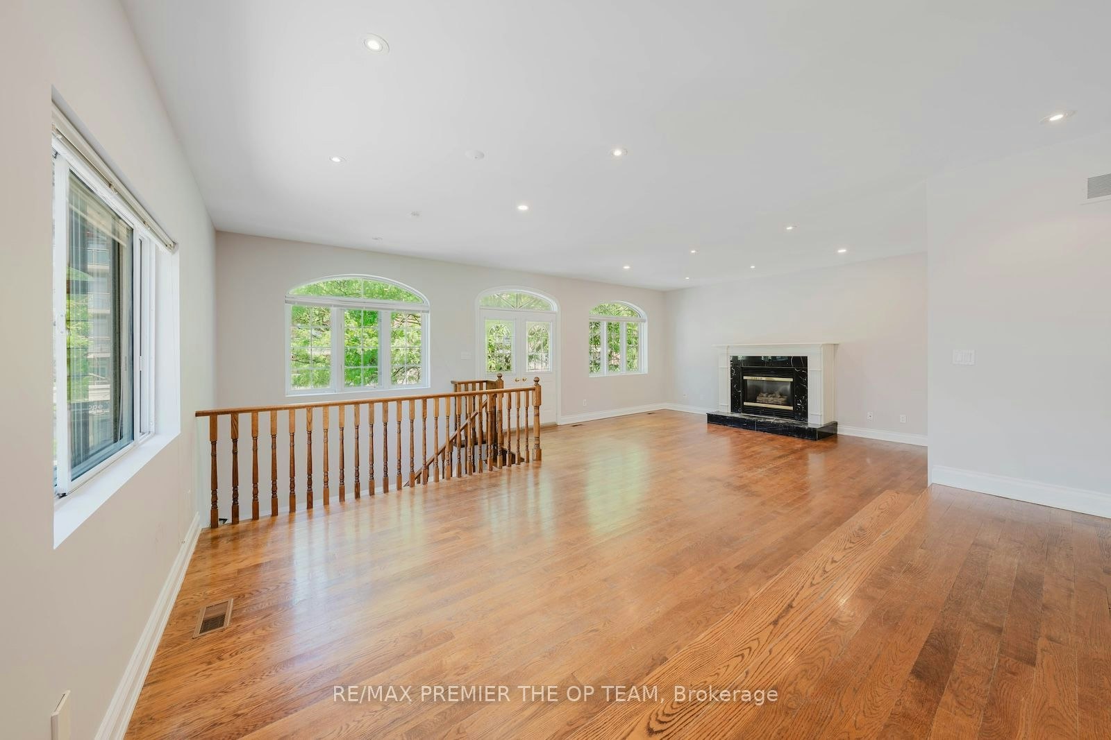 Upper-7930 Kipling Avenue, Vaughan, ON, L4L 1Z5 2