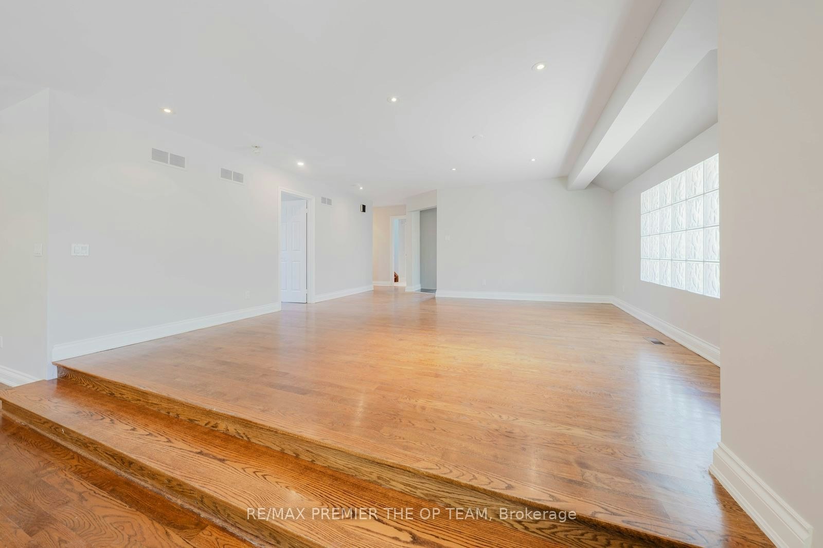 Upper-7930 Kipling Avenue, Vaughan, ON, L4L 1Z5 4