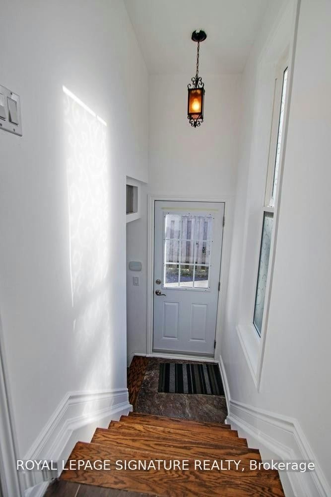 11 Patrick Drive, Aurora, ON, L4G 2A6 - 9