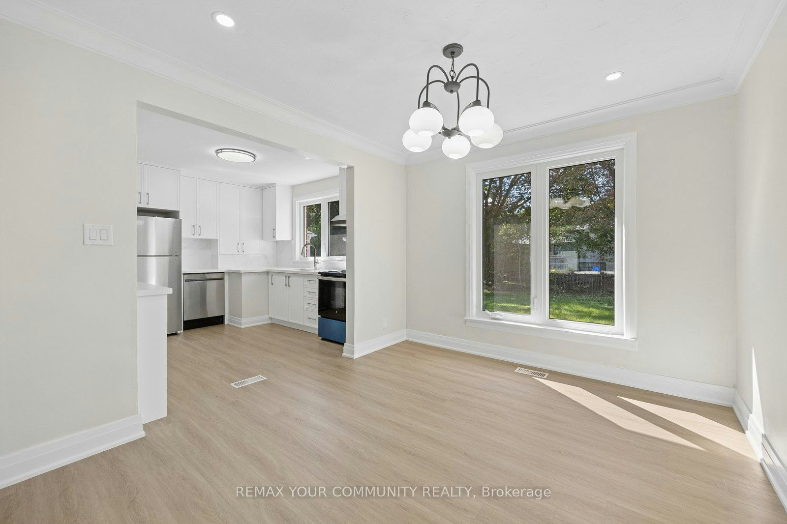 110 Evahill Crescent, Richmond Hill, ON, L4C 4S7 - 2