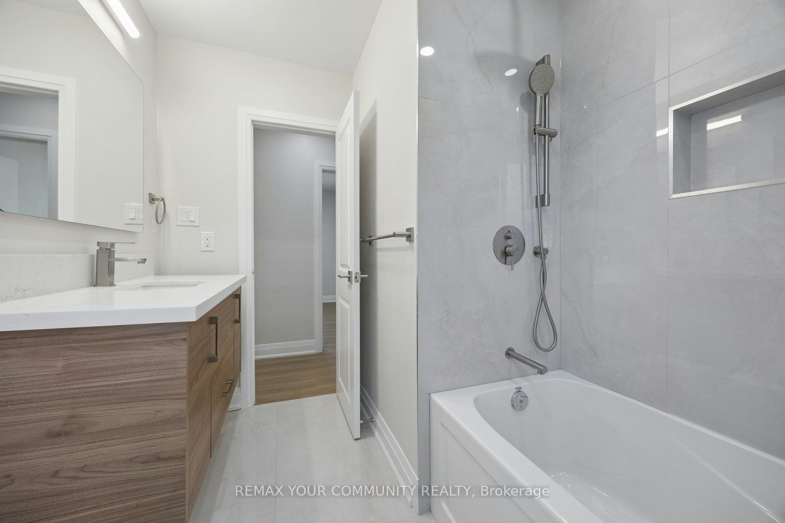 110 Evahill Crescent, Richmond Hill, ON, L4C 4S7 - 11