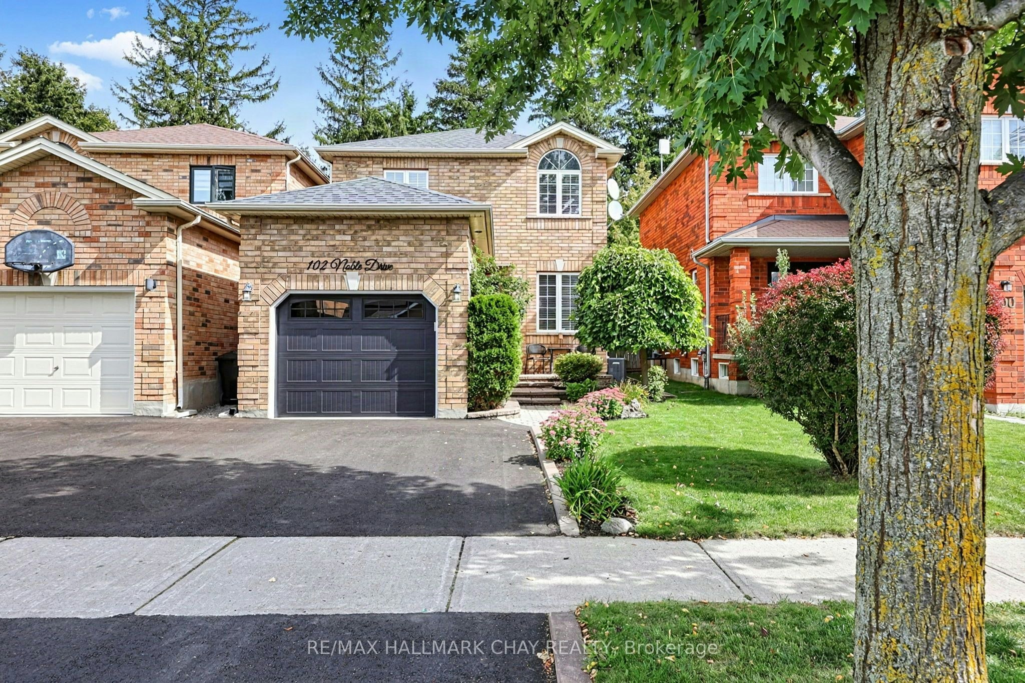 102 Noble Drive, Bradford West Gwillimbury, ON, L3Z 3B5