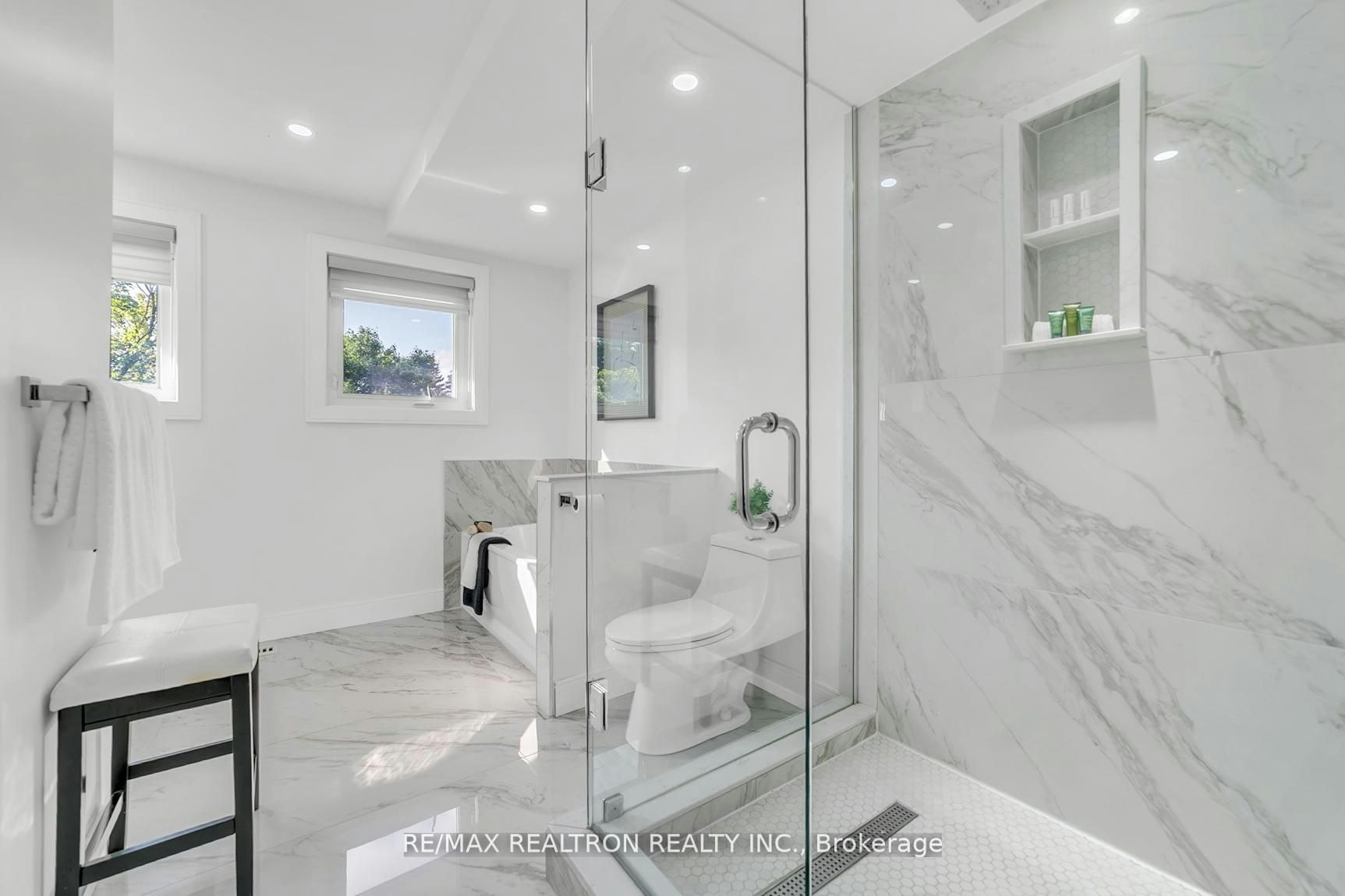 107 Golf Links Drive, Aurora, ON, L4G 3V4 - 28