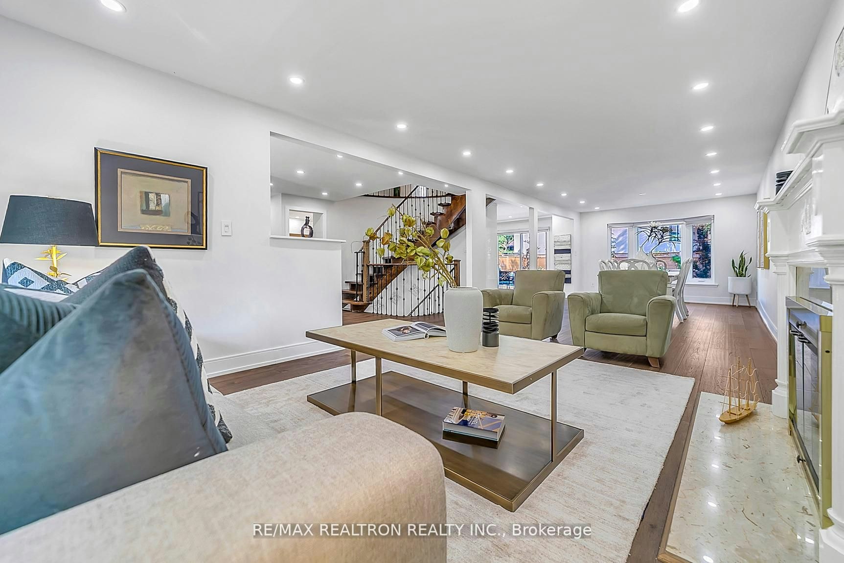 107 Golf Links Drive, Aurora, ON, L4G 3V4 - 11