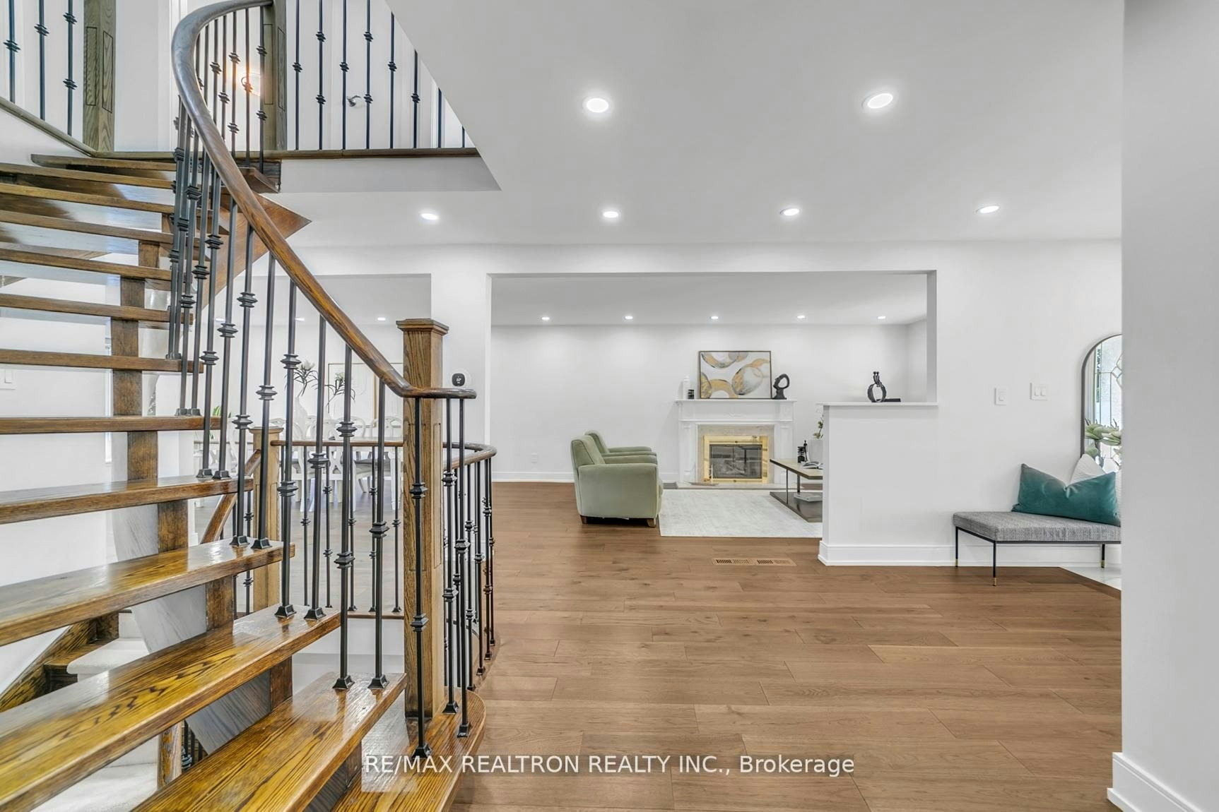 107 Golf Links Drive, Aurora, ON, L4G 3V4 - 8