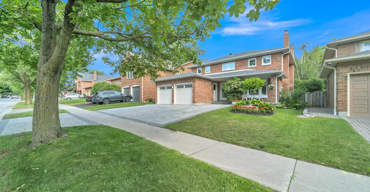 107 Golf Links Drive, Aurora, ON, L4G 3V4 - 3