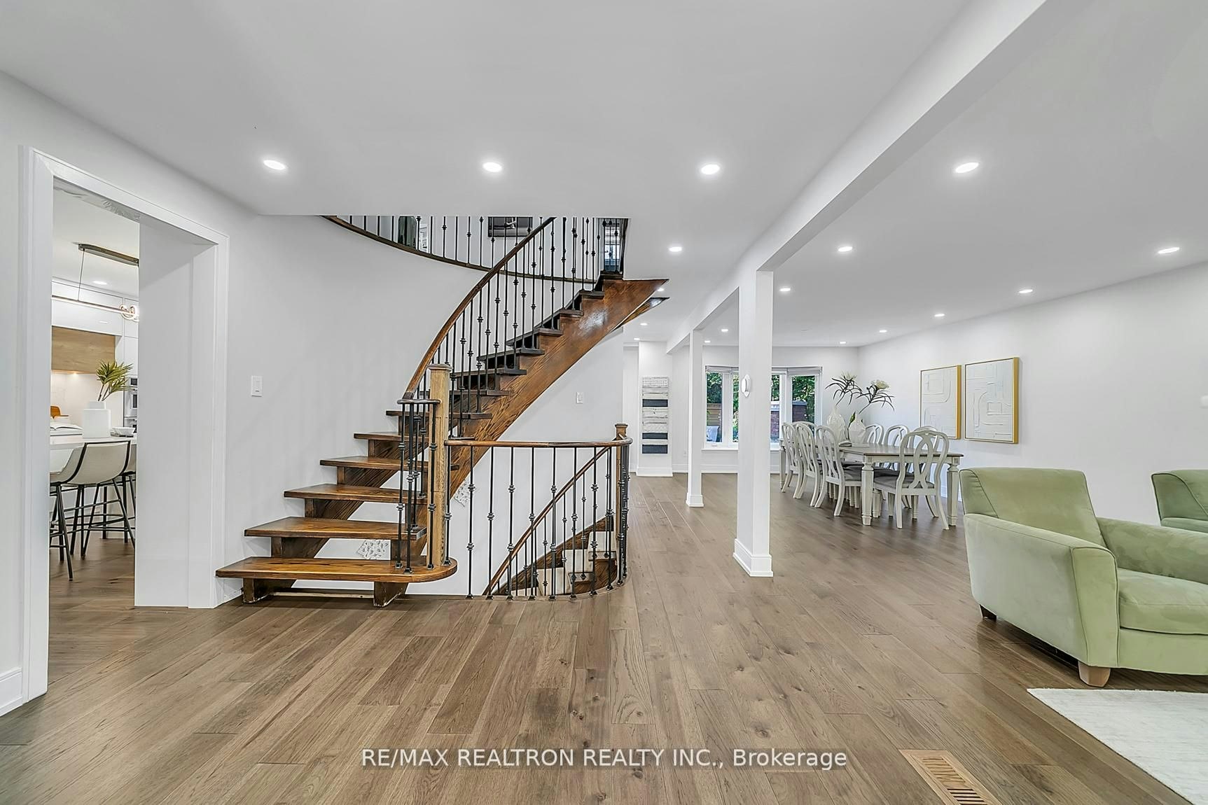 107 Golf Links Drive, Aurora, ON, L4G 3V4 - 7