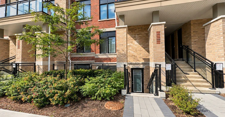 2102-58 Elizabeth Street S, Richmond Hill, ON, L4C 5W2 - 3