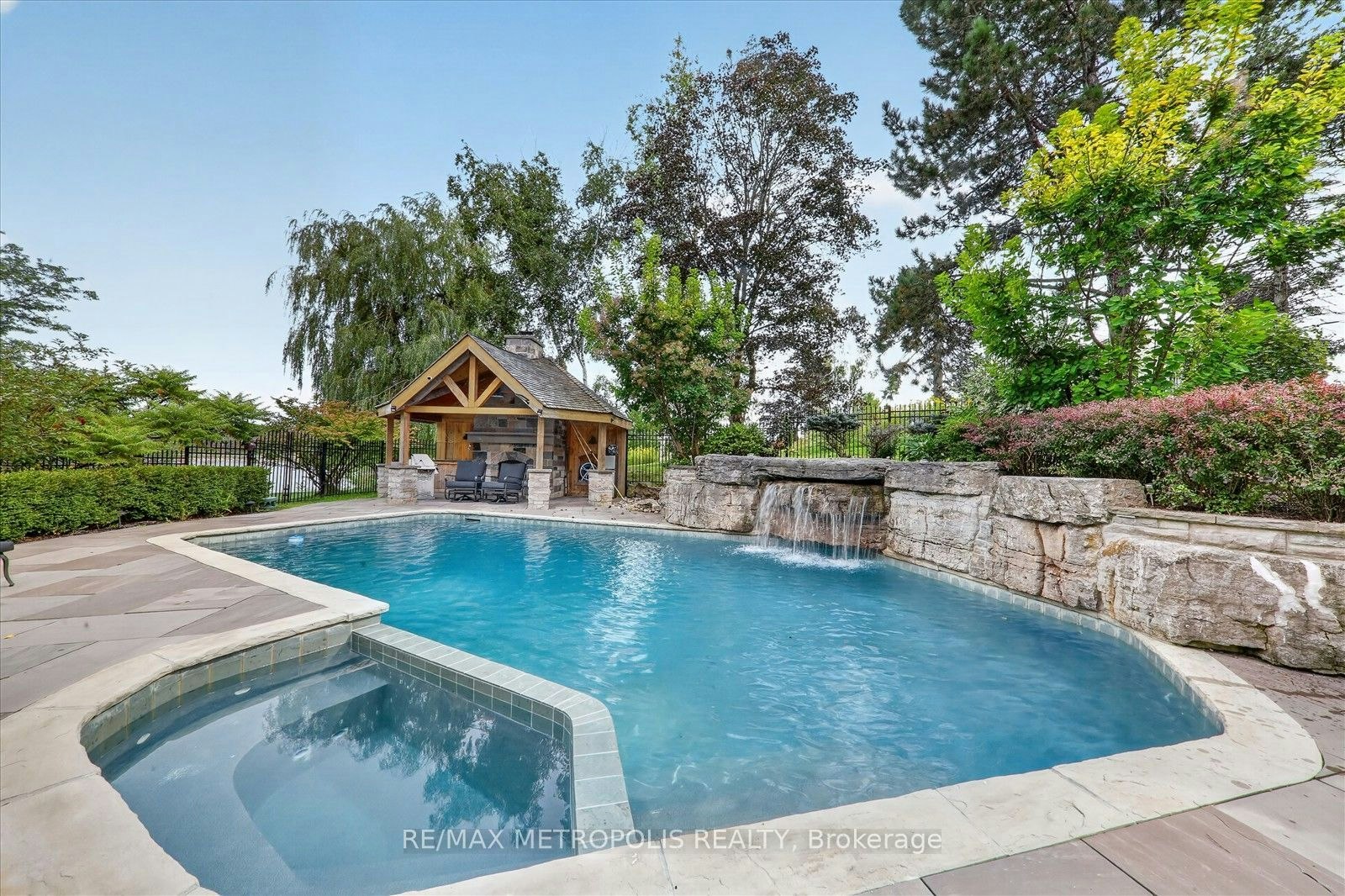 1 Island Lake Drive, Whitchurch-Stouffville, ON, L4A 3G7 - 3