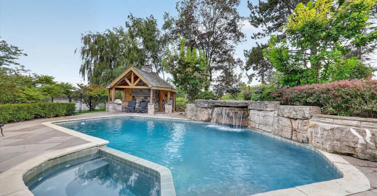 1 Island Lake Drive, Whitchurch-Stouffville, ON, L4A 3G7 - 3