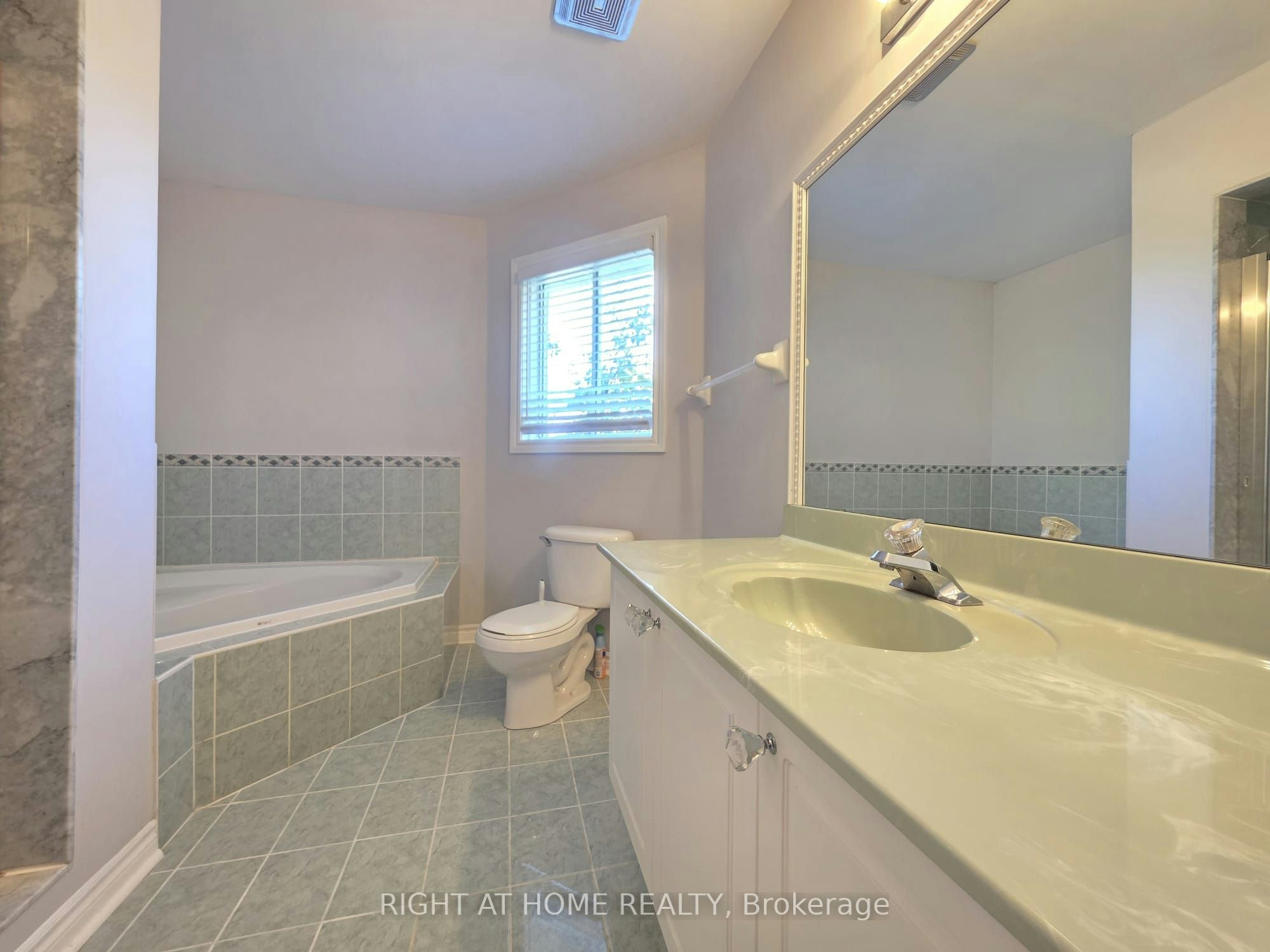 63 Sunridge Street, Richmond Hill, ON, L4E 3T7 - 12