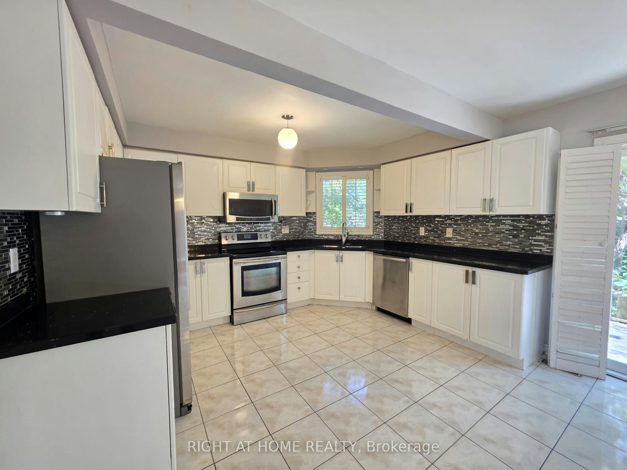 63 Sunridge Street, Richmond Hill, ON, L4E 3T7 - 4