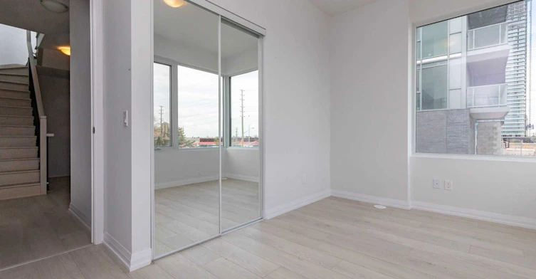 Th 01-1010 Portage Parkway, Vaughan, ON, L4K 0K3 - 15