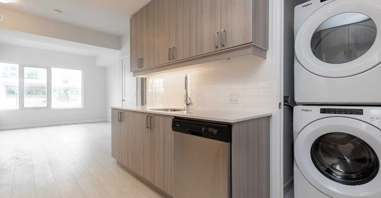 Th 01-1010 Portage Parkway, Vaughan, ON, L4K 0K3 - 7